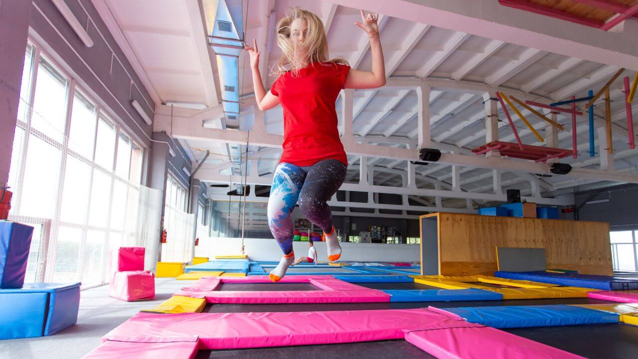 Park trampolin to idealny pomysł na własny biznes - dochodowy i wciąż konkurencyjny